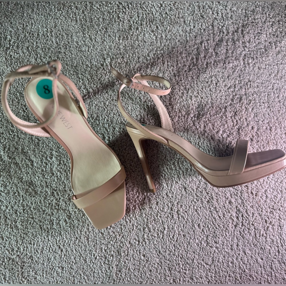 8.0 Nine West nude heel